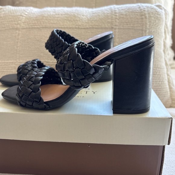 Sandals - Picture 3 of 5